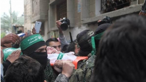 צילום: תקשורת ערבית גופה נוספת של מחבל חמאס חולצה מהמנהרה שקרסה