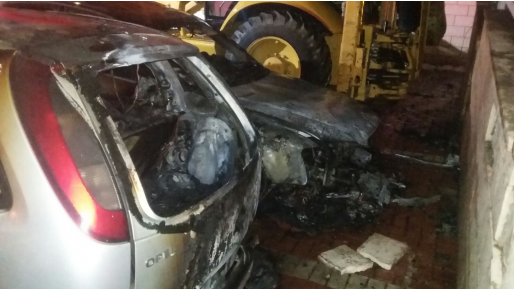צילום: דוברות כב כלי רכב הוצתו הלילה באשקלון