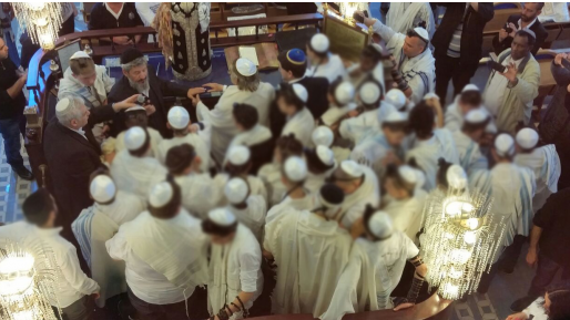 צילום: חדשות 0404 77 נערים ונערות בני מצווה מעוטי יכולת זכו לטקס מרשים