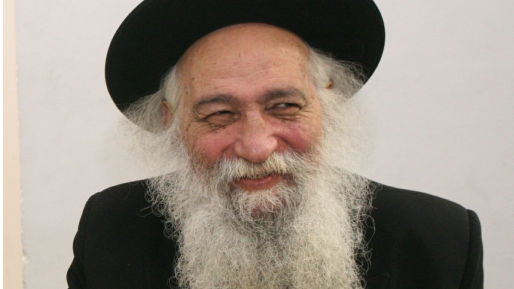 צילום: יהודה 1212, ויקיפדיה אלפים בהלוויית ראש ישיבת פוניבז' שנפטר בשבת