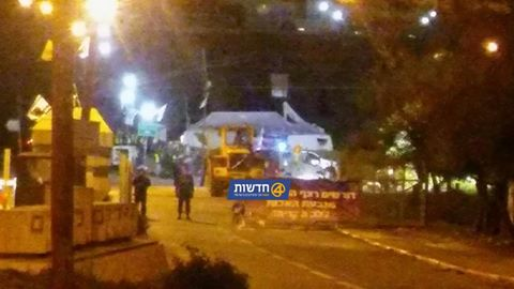 צילום: אלקנה מה טוב בליווי כוחות יס״מ נהרס שוב בית הכנסת חזון דוד בקריית ארבע