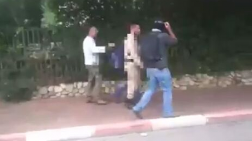 צילום: מתוך סרטון וידאו המשטרה על האירוע בתל אביב: לא מדובר בניסיון דקירה