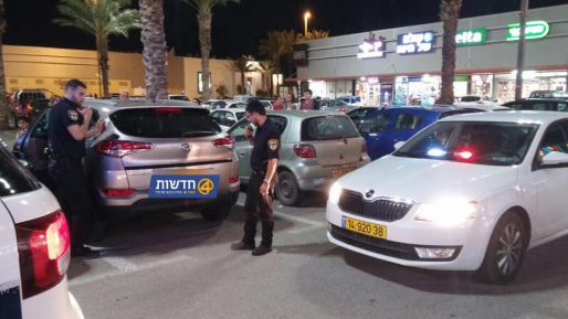 צילום: חדשות 0404 שוטרים שברו חלון רכב לאחר שזיהו ילדה בתוכו