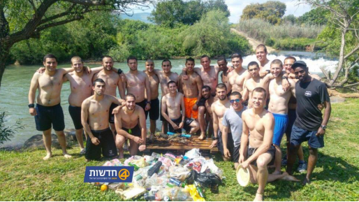 צילום: חדשות 0404 ביום החופשי שלהם החליטו לוחמי הצנחנים לנקות את נהר הירדן