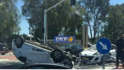 צילום: עדן כהן שני פצועים קשה ובינוני בתאונה בצומת סביון