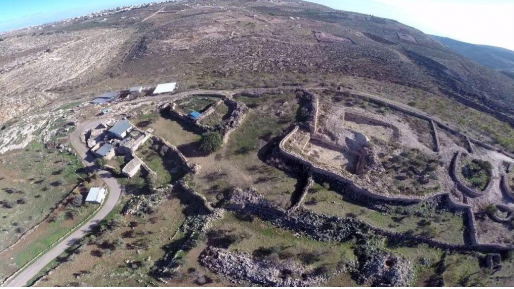 צילום: תנועת רגבים המנהל הרס בנייה באתר עתיקות שעליו השתלטו תושבי דומא