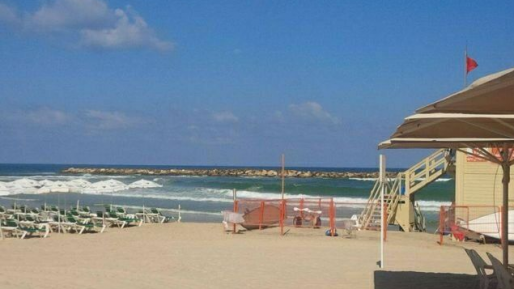 צילום: חדשות 0404 אחרי שנפתח מחדש: משרד הבריאות מזהיר שוב מרחצה בחוף גורדון בתל אביב