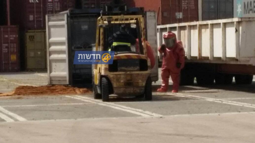 צילום: חדשות 0404 פרסום ראשון: חומצה דלפה ממכולה בנמל חיפה