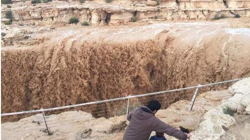 צילום: אדווה לויד כמו באמצע החורף: מפל בעין עבדת ליד מדרשת בן גוריון.