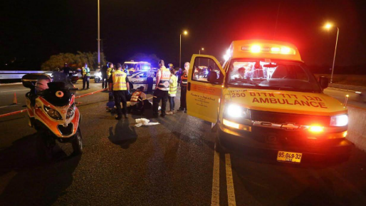 צילום: אסף ברזינגר, תיעוד מבצעי מד נער נהרג ואחר נפצע קשה מפגיעת רכב סמוך למחלף שעריה