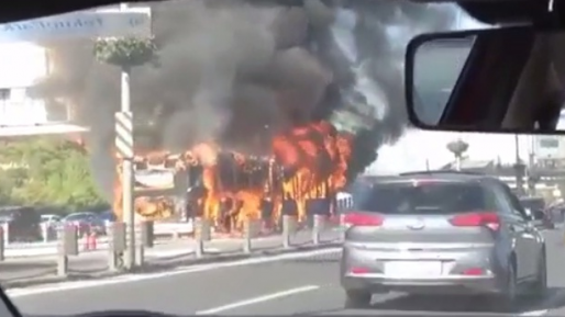 צילום: טוויטר טורקיה: פצועים בפיצוץ ושריפת אוטובוס במרכז איסטנבול – הנסיבות נבדקות