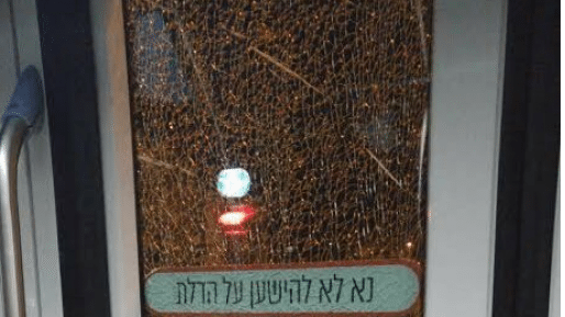 צילום: חדשות 0404 פיגוע אבנים: נזק לרכבת הקלה שנרגמה בשועפט