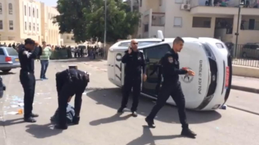 צילום: משטרה כפויי הטובה בבית שמש הפכו ניידת משטרה / דעה