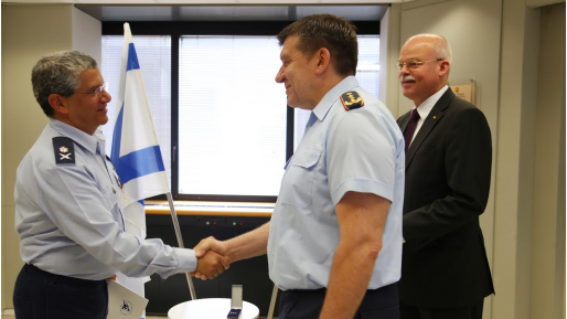 צילום: דובר צה אות ההערכה הגרמני הוענק למפקד חיל האוויר הישראלי