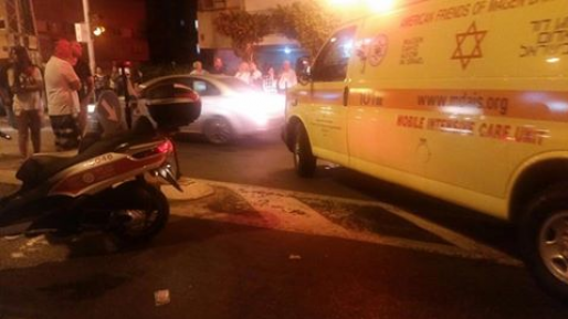 צילום: חגי נתני - תיעוד מבצעי מד שני הולכי רגל נפצעו קשה ובינוני מפגיעת רכב בחולון