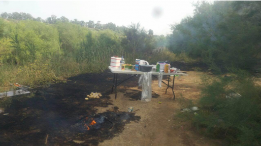 צילום: דוברות כב מטיילים פונו מאזור הרפטינג בנהר הירדן עקב שריפת חורש