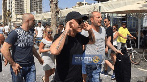 צילום: ידידיה כהן הזמר האילטקי, ארוס רמצוטי, ערך סיור בת"א לפני ההופעה