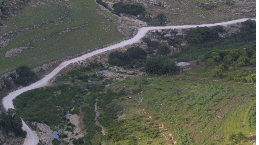צילום: חדשות 0404 משרד הבריאות מזהיר משתיית מי המעיין בכביש 443 בסמוך לגבעת זאב