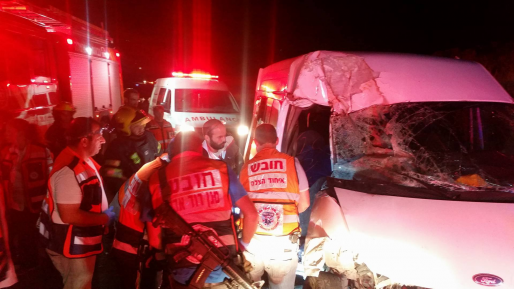 צילום: אורי קדוש תאונת עם מעורבות משאית וכלי רכב סמוך למאגר תרצה על כביש 90