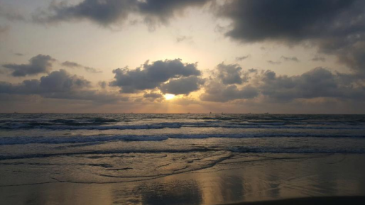 צילום: שירלי יופה גופת אשה נמצאה ברכב בחוף הקשתות באשדוד