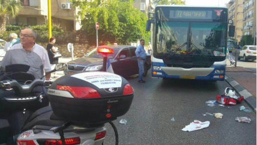 צילום: אלירן אביטל, תיעוד מבצעי מד הולך רגל נפצע קשה מפגיעת אוטובוס בתל אביב