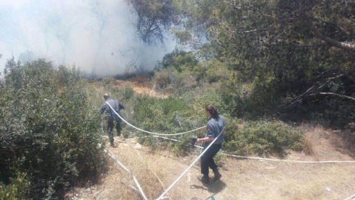 צילום: דוברות איחוד הצלה שריפת קוצים גדולה סמוך לכביש פרויד בחיפה – קטע הציר נחסם לתנועה