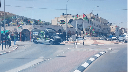 צילום: גילעד הדרי אבנים הושלכו לעבר אוטובוס בחווארה בשומרון