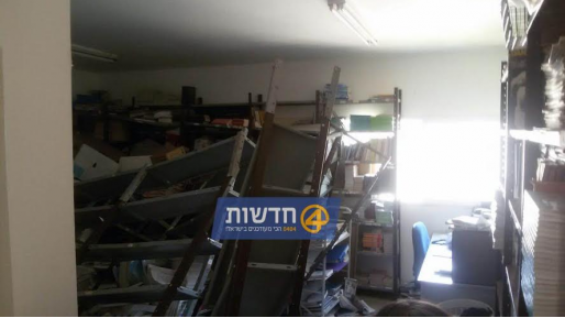 צילום: חדשות 0404 תלמידות נפגעו קל מקריסת כוננית ספרים בבית ספר בסאסא