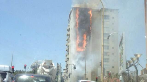 צילום: חדשות 0404 צפו בשריפה הגדולה בבניין ברמת גן. באורח נס, אין נפגעים