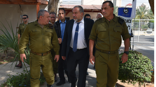 צילום: אריאל חרמוני, משרד הביטחון השר ליברמן ימריא במוצ"ש לביקור עבודה בארה"ב