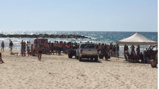 צילום: זוהר סאסי גבר נמשה מהמים בחוף הסלע בבת ים – מצבו בינוני עד קשה