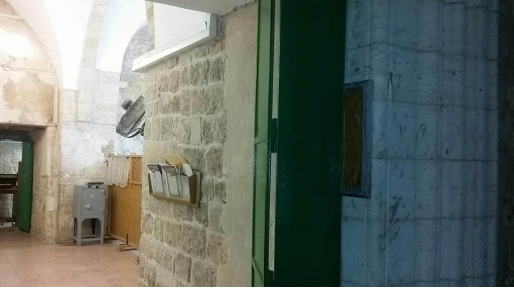 צילום: מנהלת מערת המכפלה ערבים גנבו מזוזה יקרה ממערת המכפלה וכן שתילים באלפי ש"ח