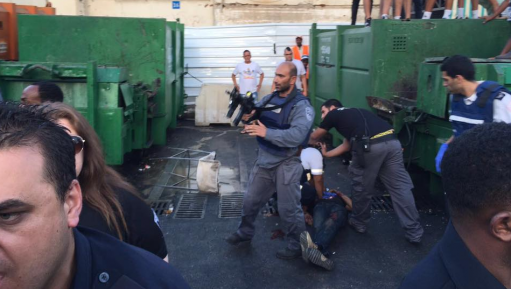 צילום: קבוצת תקשורת כללי שלושה פצועים בפיגוע דקירה בנתניה – המחבל חוסל