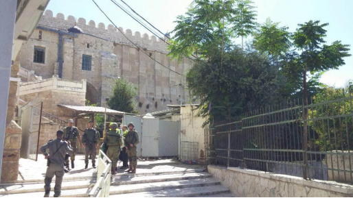צילום: נעצרה מחבלת שניסתה להכנס עם סכין למערת המכפלה