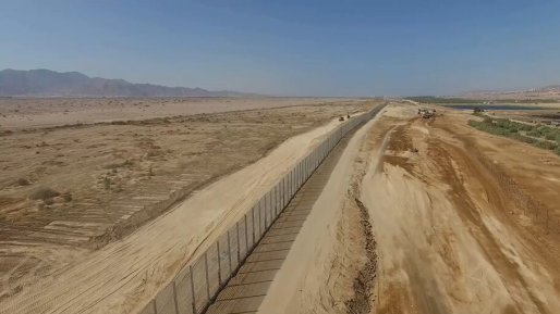 צילום: אגף ההנדסה והבינוי במשרד הביטחון ערבים מעזה הגיעו לגדר המערכת והבעירו צמיגים