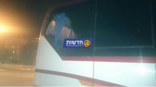 צילום: יוסי קדוש רעולי פנים תקפו באבנים אוטובוס בצומת ערוער בין דימונה לב"ש
