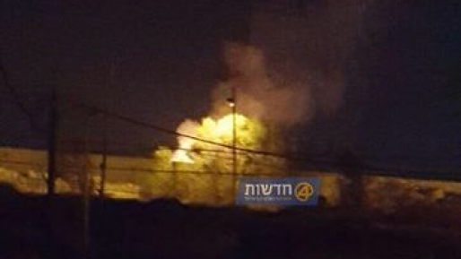 צילום: חדשות 0404 ערבים הציתו שריפה בגדר בסיס ענתות, אבנים בצומת מעלה לבונה