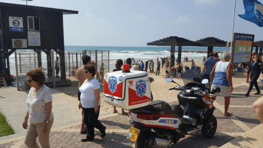 צילום: דוברות איחוד הצלה גבר התמוטט בחוף דדו בחיפה – מותו נקבע אחרי פעולות החייאה