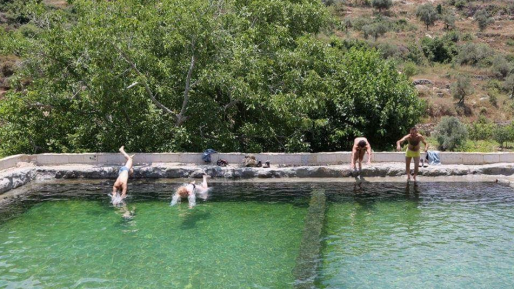 צילום: מיכל גלעדי חיילים מאבטחים את הרחצה במעיינות גוש טלמונים
