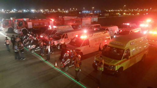 צילום: דוברות מד״א מטוס שהודיע על תקלה במנוע נחת בשלום בנתב"ג