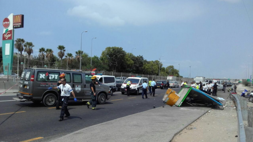 צילום: חופי ברנס הרוגה ופצוע מפגיעת רכב בתחנת אוטובוס סמוך למחלף אולגה