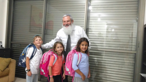 צילום: אידית דרויאן סגן השר הרב בן דהן מתרגש: 3 מנכדיו יעלו מחר לכיתה א׳
