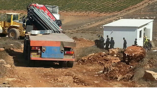 צילום: ישי זיצייק זעם באש קודש: המנהל החרים קרוואן מגורים של לוחם השייטת
