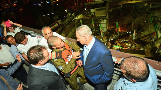 צילום: קובי גדעון, לע נתניהו הגיע לחניון שקרס: "מקווה שימצאו נעדרים בחיים"