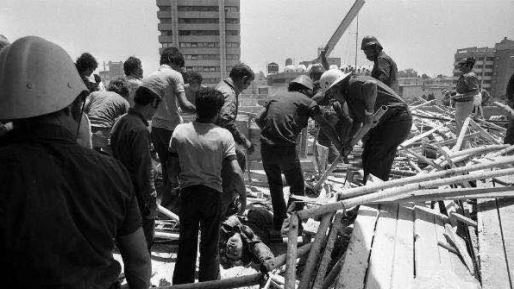 צילום: ארכיון אוניברסיטת הרווארד לפני 40 שנה: בניין התמוטט בת"א – גם אז חולצו הרוגים ופצועים