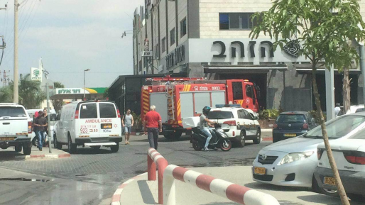 צילום: דליקה פרצה בארובת מסעדה בבאר שבע – הסועדים פונו