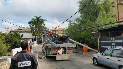 צילום: דוברות כב כבל חשמל פגע במשאית בר"ג – חב' החשמל ניתקה את המתח
