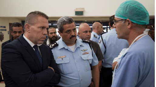 צילום: דוברות המשטרה מוסיף להיות קשה מצבה של השוטרת שנדקרה בפיגוע בירושלים