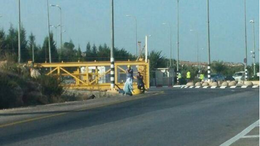 צילום: ערבייה קטינה נורתה ברגלה בעת חשד נסיון פיגוע במעבר אליהו