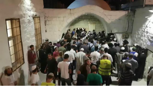 צילום: גילעד הדרי כ-1,000 מתפללים ביקרו בקבר יוסף בשכם